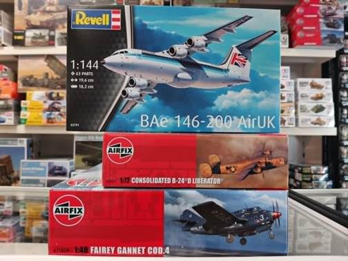 A stack of model airplanes on a shelf

AI-generated content may be incorrect.