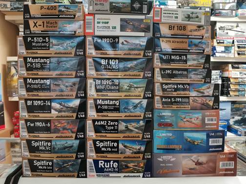 A stack of boxes with pictures of airplanes

AI-generated content may be incorrect.